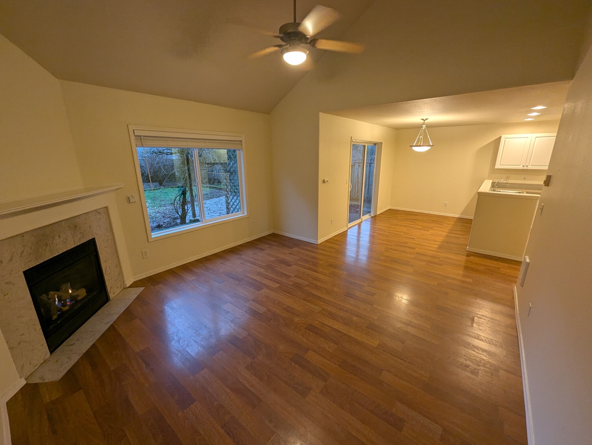 Building Photo - 3144 SE Sternwheeler Dr