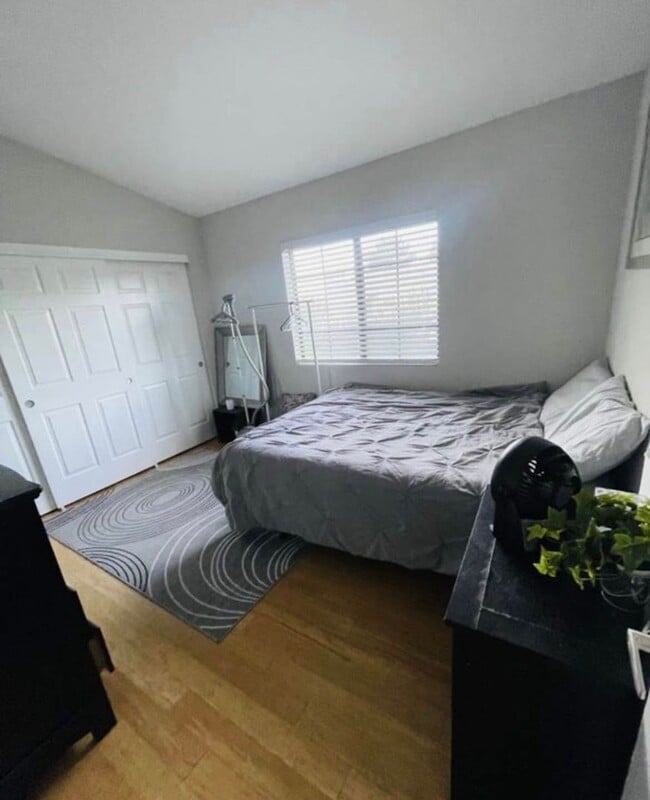 Building Photo - TOP FLOOR 2 BEDROOM FULLY FURNISHED CONDO