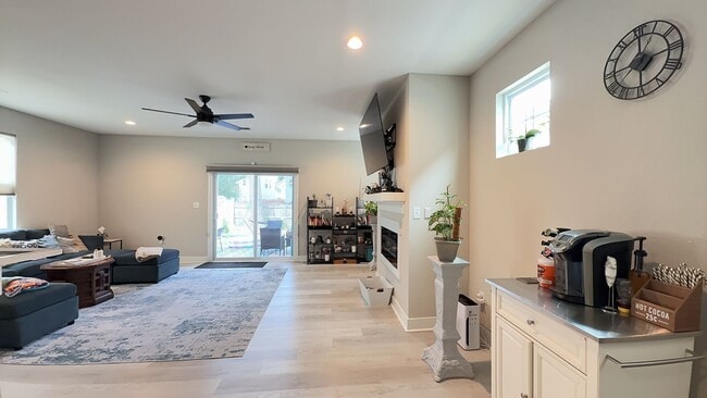 Building Photo - Modern 4-Bedroom Virginia Beach Home Near Town Center!