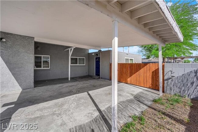 Building Photo - A Must See!! 5 bedroom 3.5 Bathroom home i...