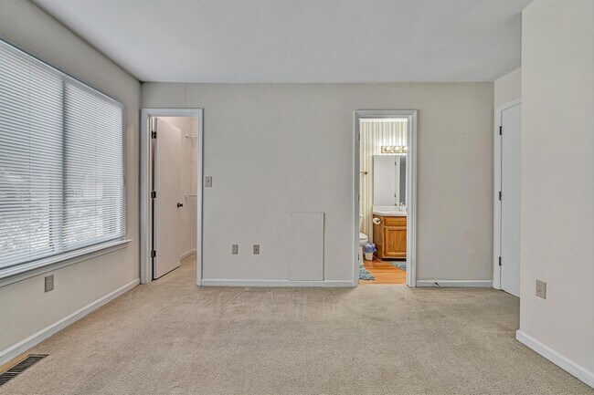 Building Photo - 3372 Forest Ct