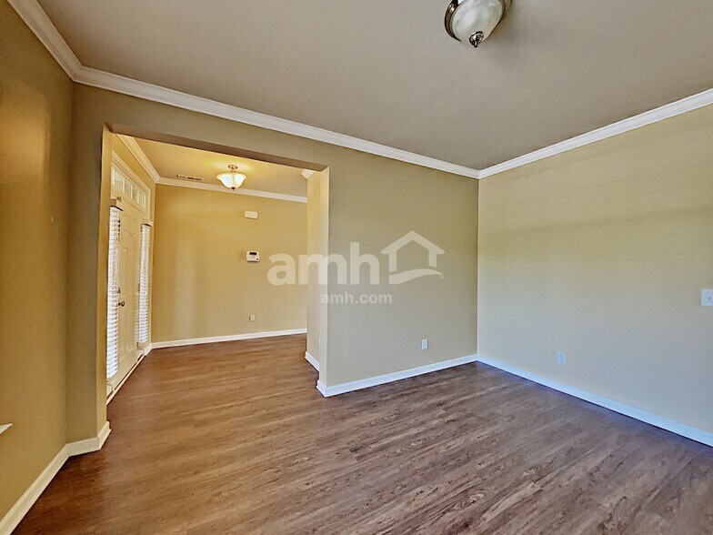 Building Photo - 1025 Addington Rd