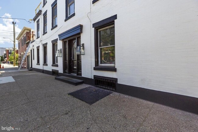 Building Photo - 2053 Christian St