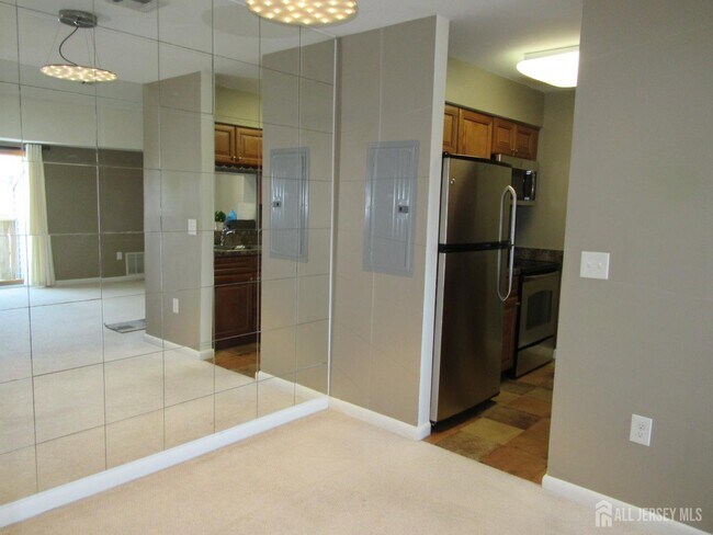 Building Photo - 1608 Ravens Crest Dr