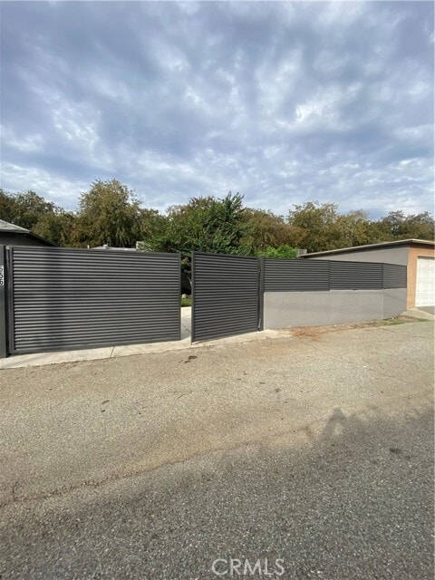 Building Photo - 656 N Vallejo Way