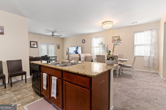 Building Photo - 2896 S Hills