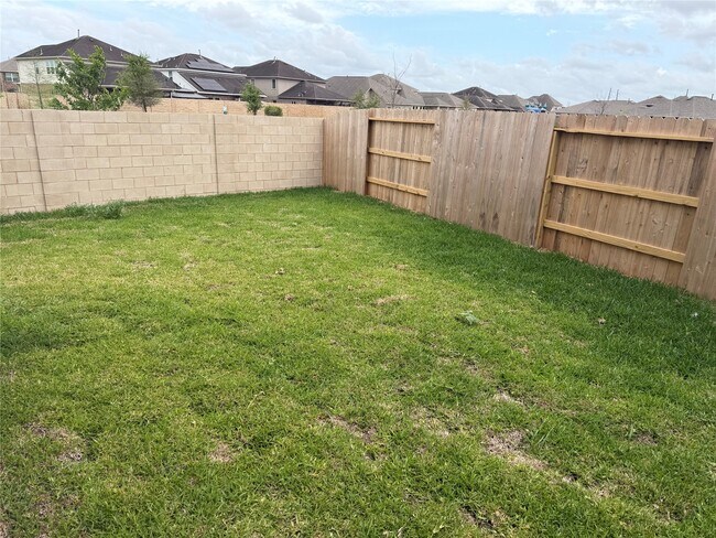 Building Photo - 2226 Salinas Dr