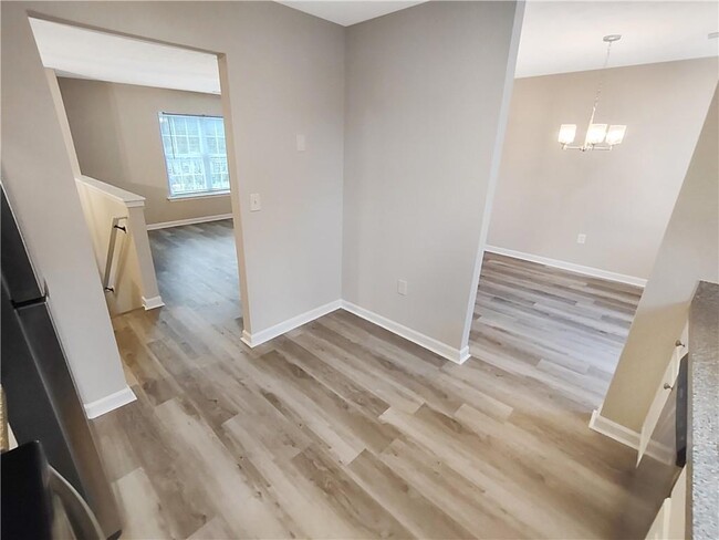 Building Photo - 533 Dove Way
