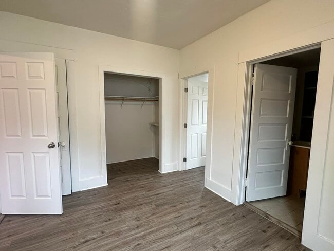 Building Photo - 906 B St