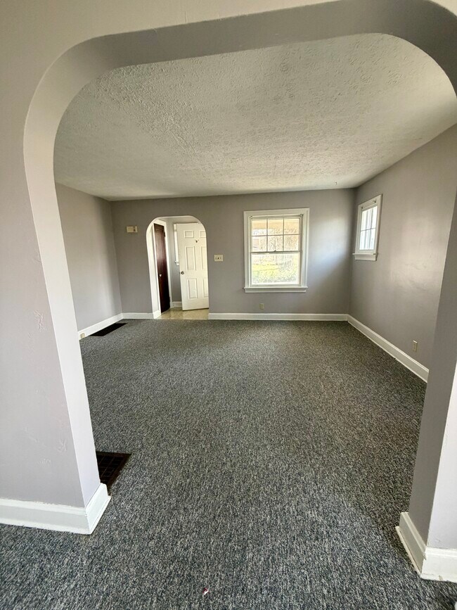 Building Photo - 306-310-310 E Washington St