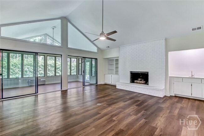 Building Photo - 18 Deer Run