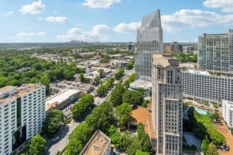 Building Photo - Spacious 1 Bedroom Condo in Heart of Buckh...