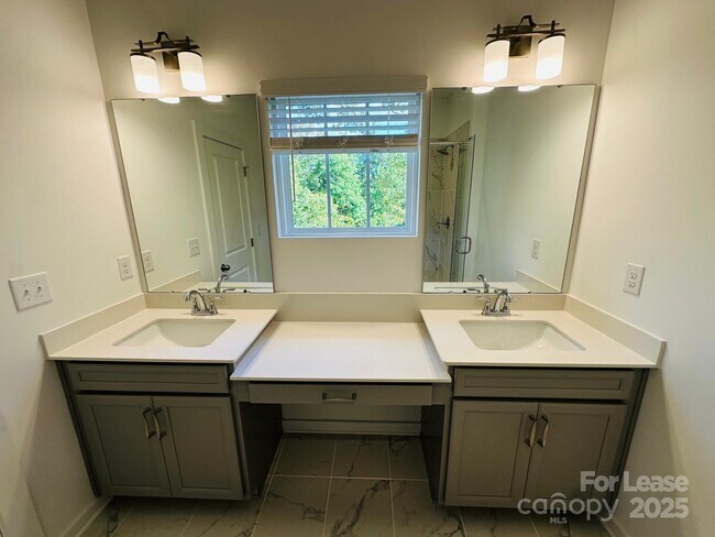 Building Photo - 2233 Noble Townes Wy