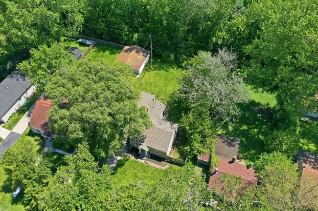 Building Photo - 1235 River Dr