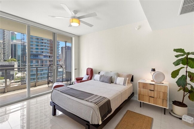 Building Photo - 92 SW 3rd St