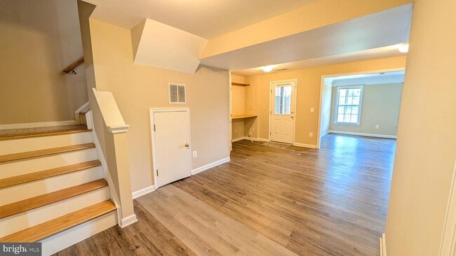Building Photo - 211 Shirley Square SE