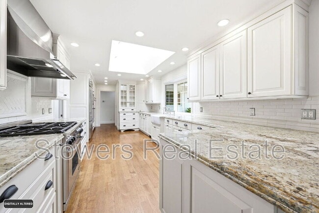 Building Photo - 31 Mott Dr
