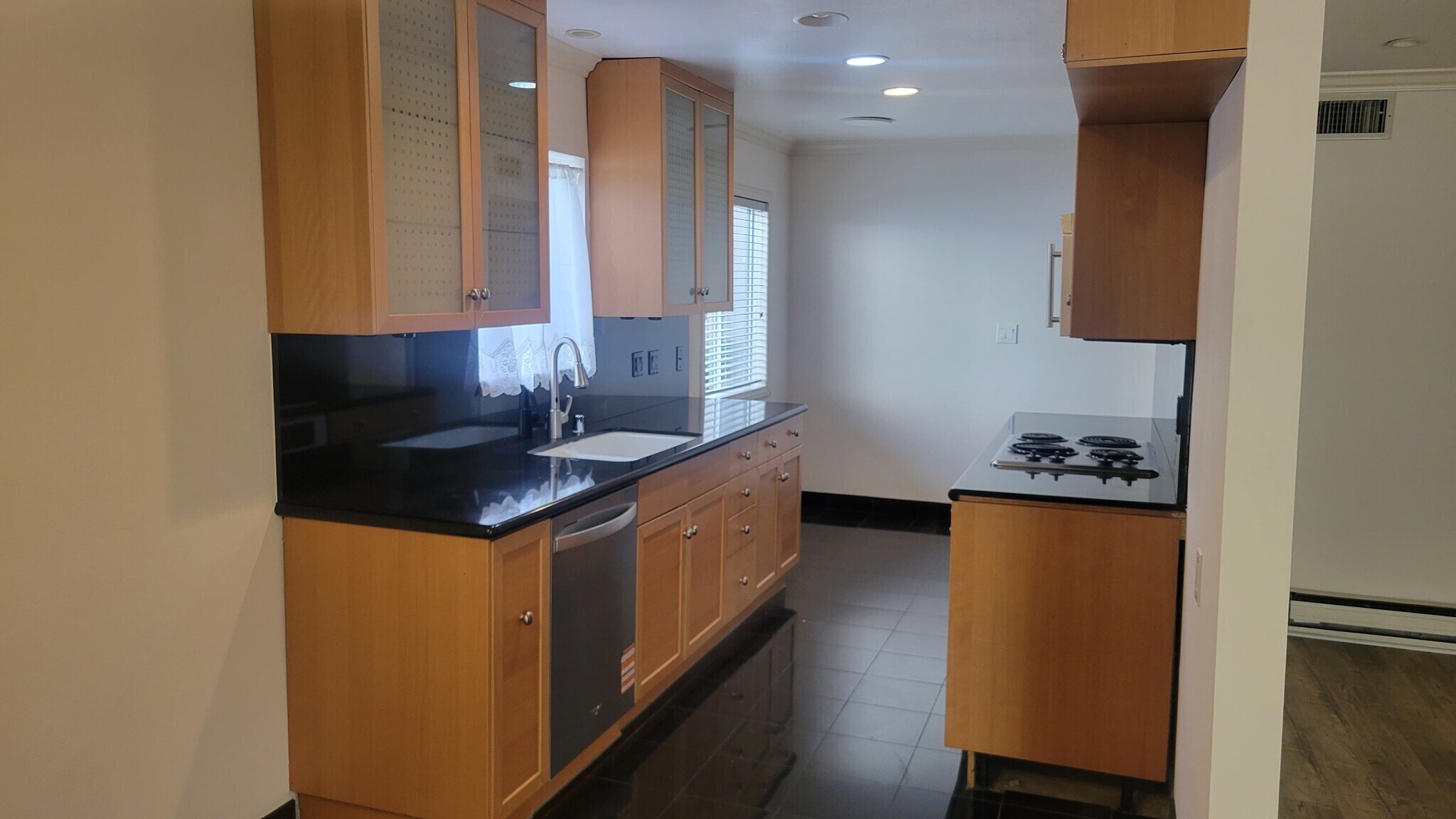 Building Photo - 4521 Colbath Ave