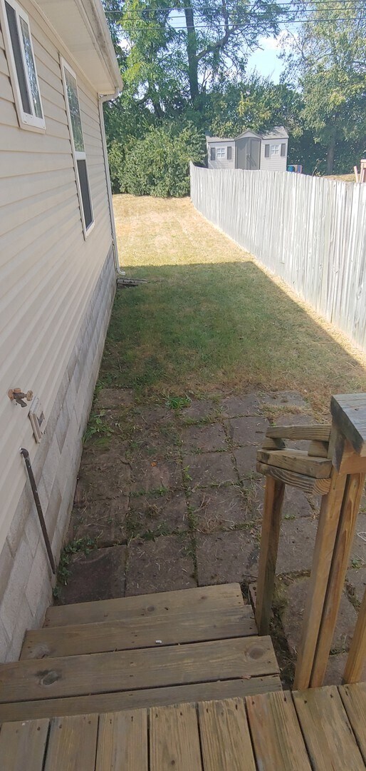 Building Photo - One Level home with 3 bedrooms,2 bath  Large back yard!       26032326