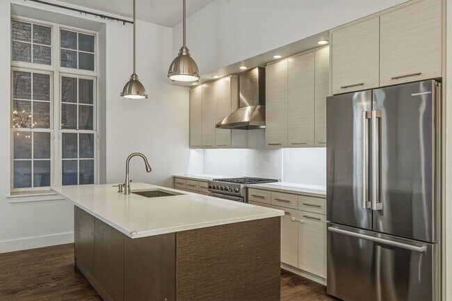 Building Photo - 304 Pavonia Ave