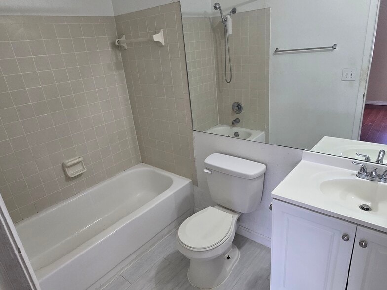 Building Photo - 12608 Castle Hill Dr