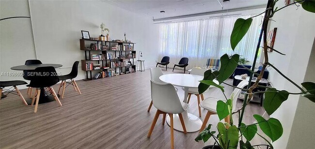 Building Photo - 7545 E Treasure Dr