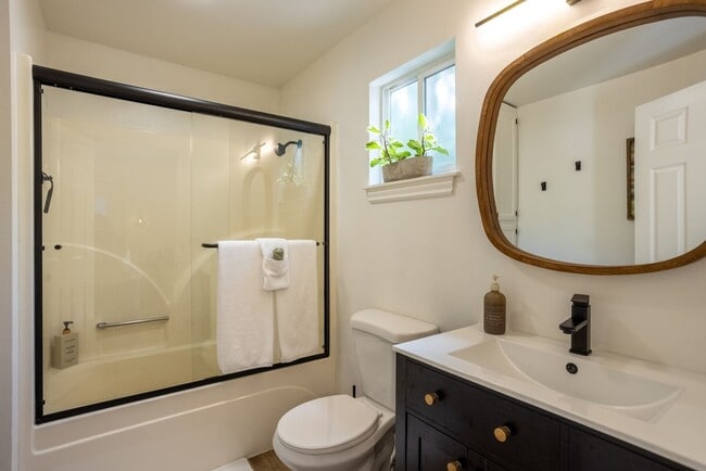 Building Photo - Ultra Unique Chico Tree House in The Avenues