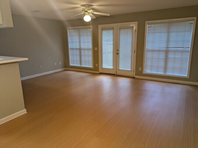 Building Photo - 178 Woodmere Dr