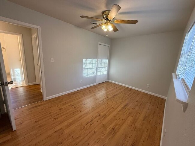 Building Photo - Gulf Breeze - 3 bedroom, 2 bathroom