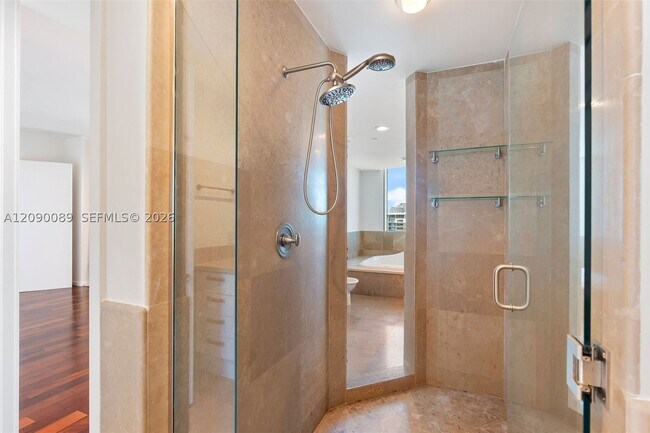 Building Photo - 5959 Collins Ave