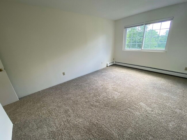 Building Photo - 379 Huse Rd