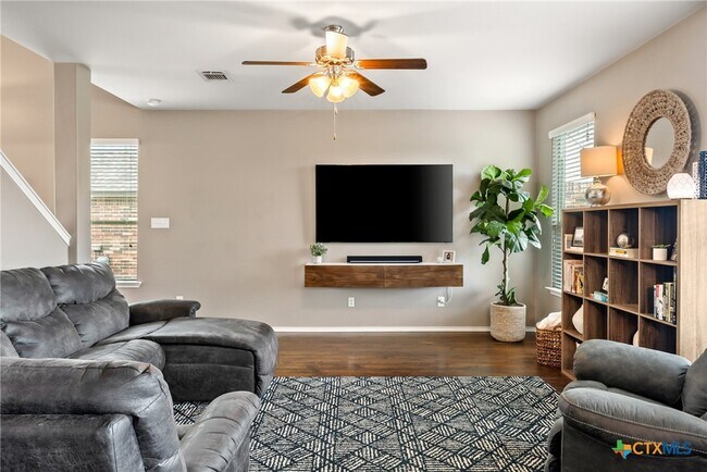 Building Photo - 5221 Cicero Dr