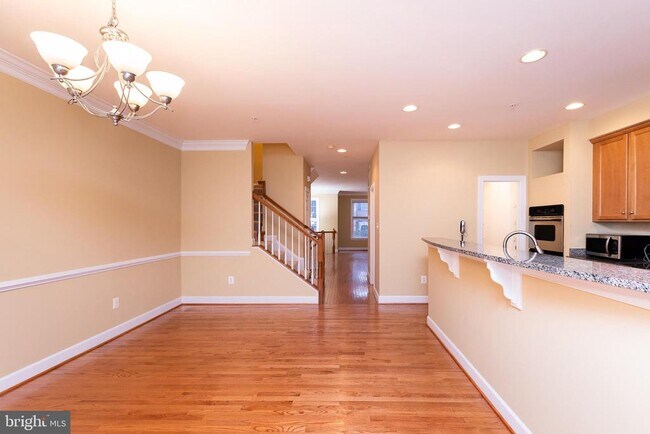 Building Photo - 1206 Maple Grove Ln