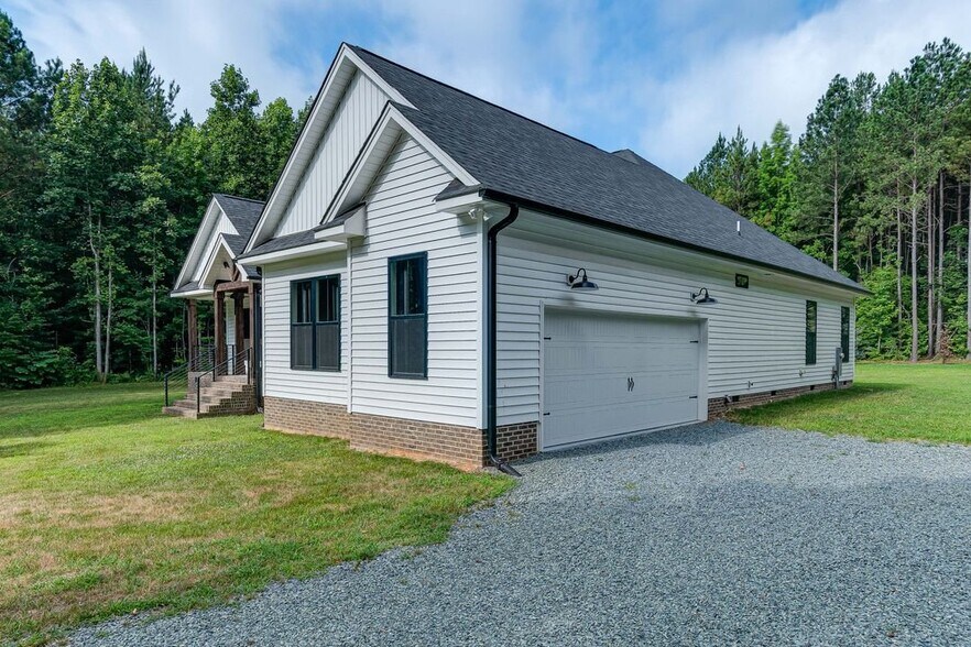 Building Photo - 10262 US-64
