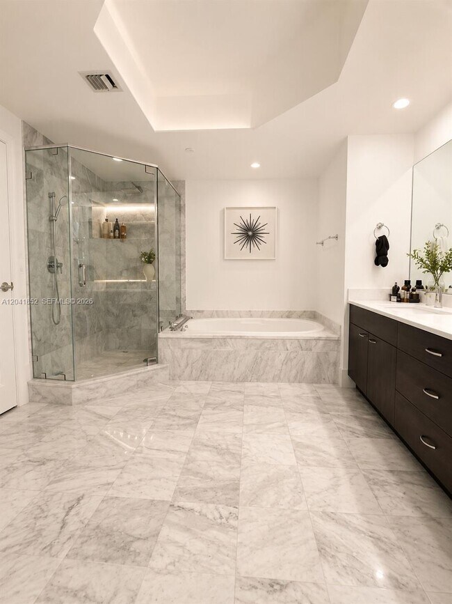 Building Photo - 3640 Yacht Club Dr