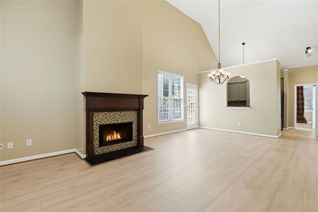 Building Photo - 726 Gardenside Cir SE