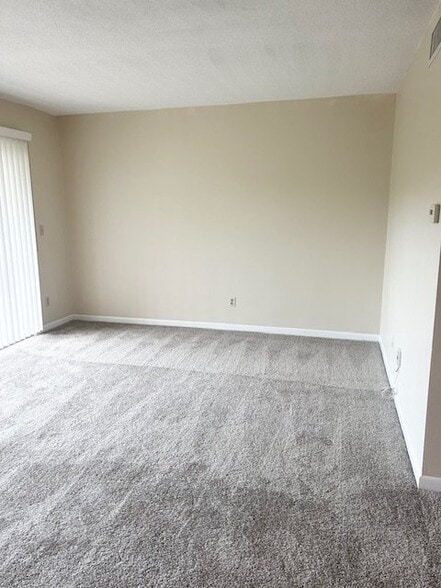 Building Photo - 2430 Harn Blvd