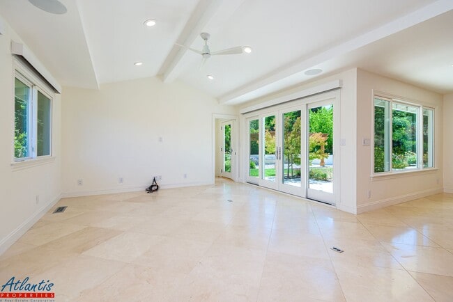 Building Photo - Stunning & Remodeled Home | Desirable Sara...