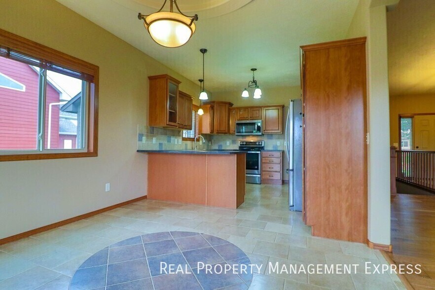 Building Photo - 7905 S Grass Creek Dr
