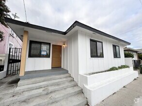 Building Photo - Modern Pet-Friendly Hawthorne Home With Ga...