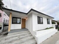 Building Photo - Modern Pet-Friendly Hawthorne Home With Ga...