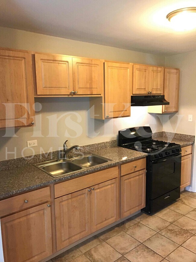 Building Photo - 17621 Grandview Dr