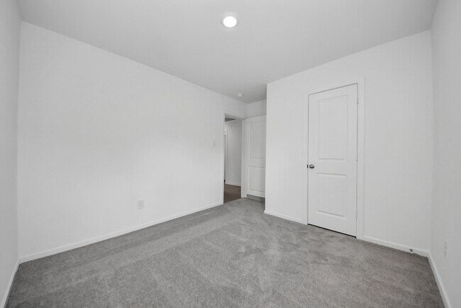 Building Photo - 10411 Birds Nest Dr