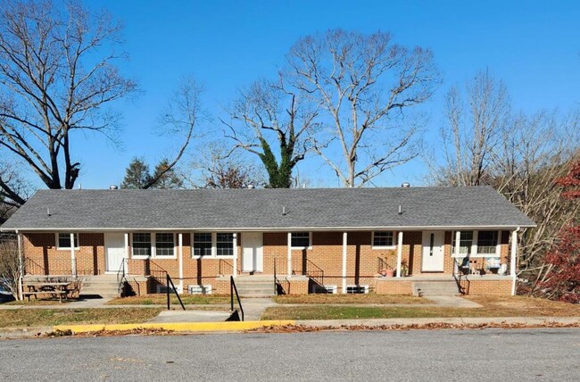Primary Photo - 2459 Pine Ave