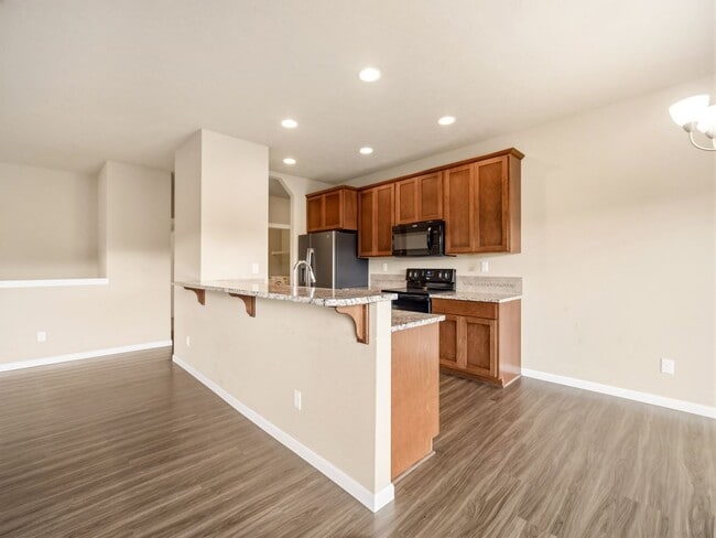 Building Photo - Spacious 5-Bedroom Home with Private Yard & Parking in Spokane