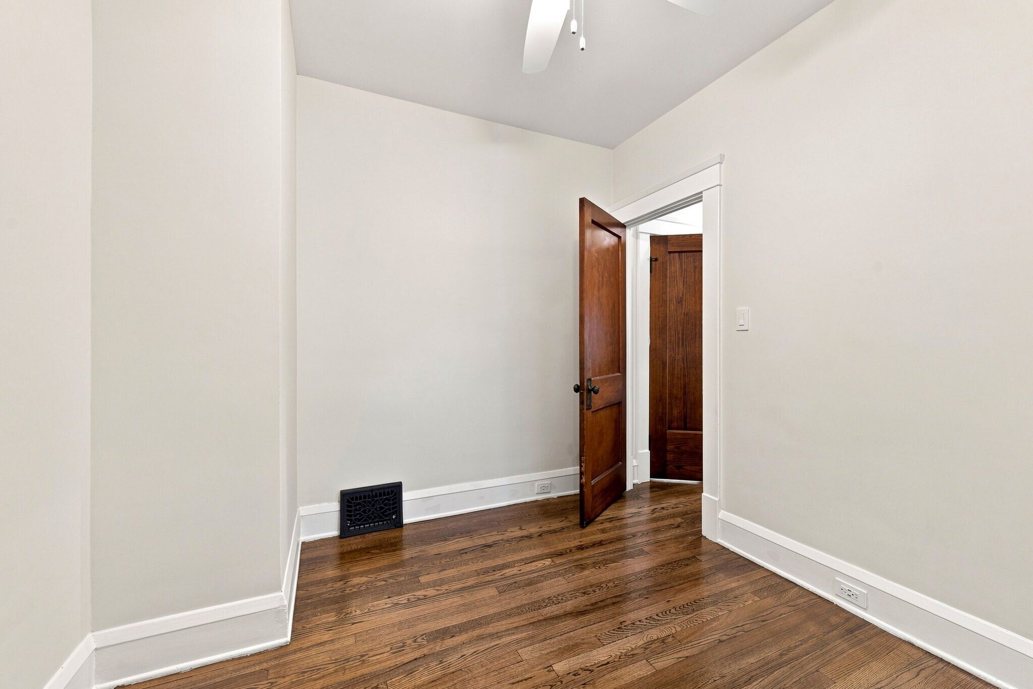 Building Photo - 1320 W 64th St