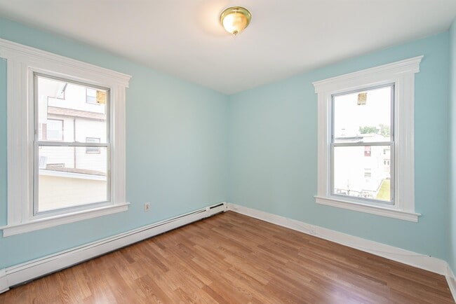Building Photo - 151 Laurel Ave