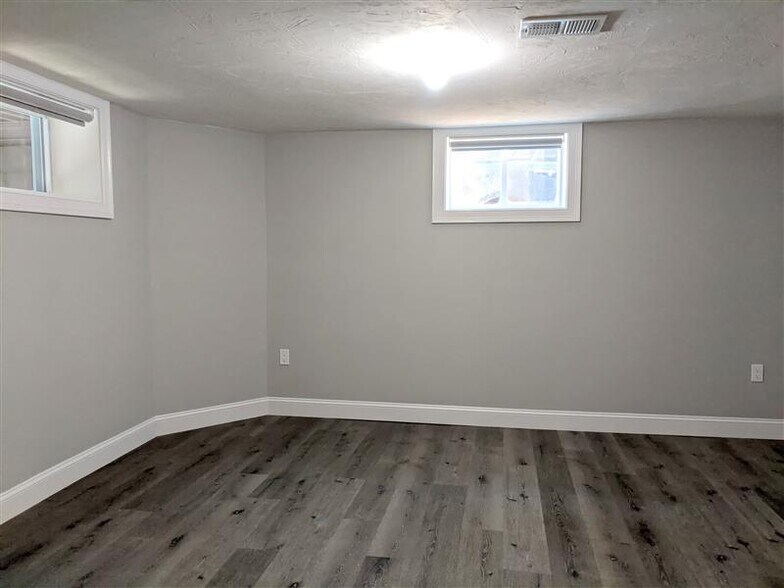 Building Photo - 16 Bowen Ave