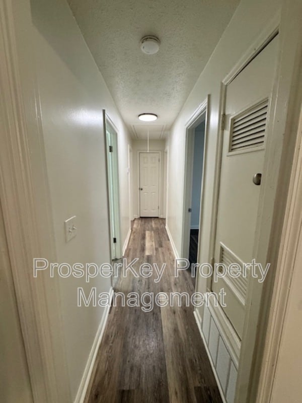 Building Photo - 4846 Maplewood Dr