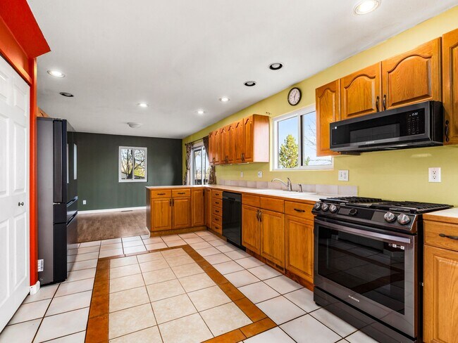 Building Photo - 275 W Baldwyn Dr
